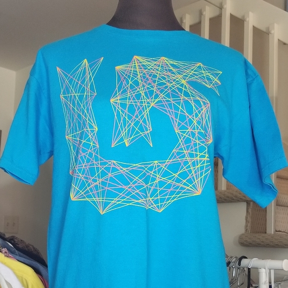 Burton Women's Snowboard Graphic Tee Turquoise Medium - Like New - Picture 2 of 7